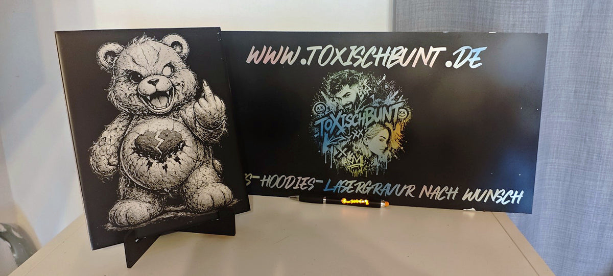 FRECHER TEDDY 🧸🖕 – Motivfliese 20 × 25 cm