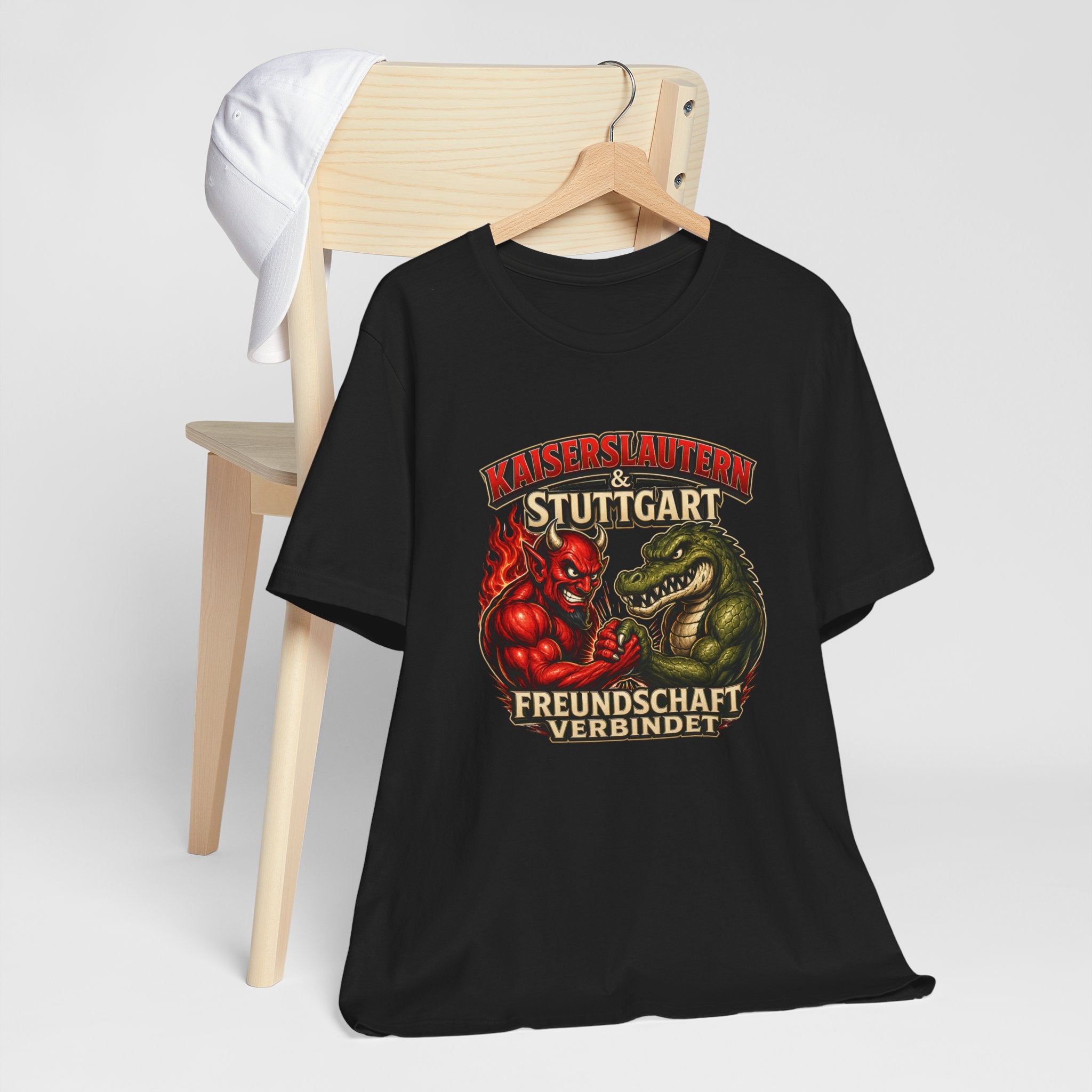 Herren T-Shirt „Kaiserslautern & Stuttgart – Freundschaft verbindet“ mit Front- & Backprint