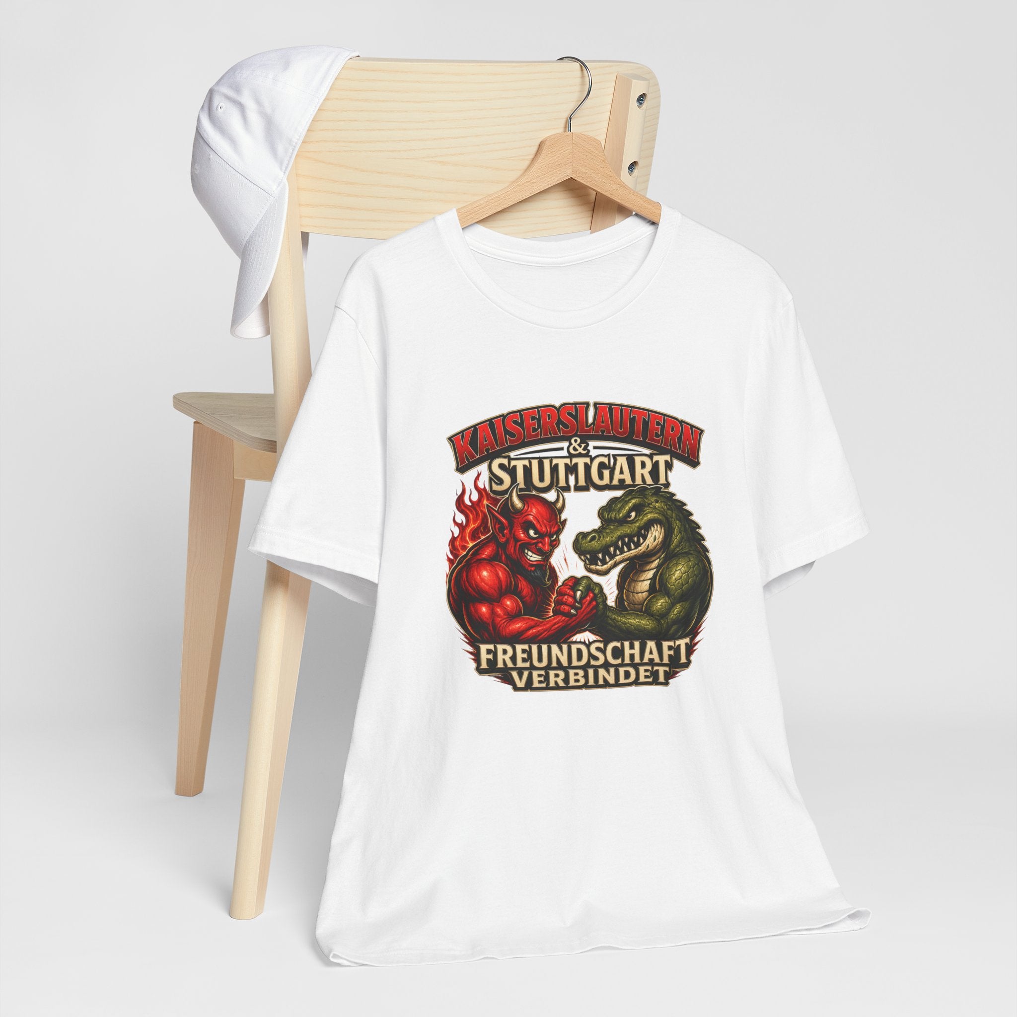Herren T-Shirt „Kaiserslautern & Stuttgart – Freundschaft verbindet“ mit Front- & Backprint