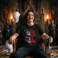 Herren T-Shirt „The King Is Dead“