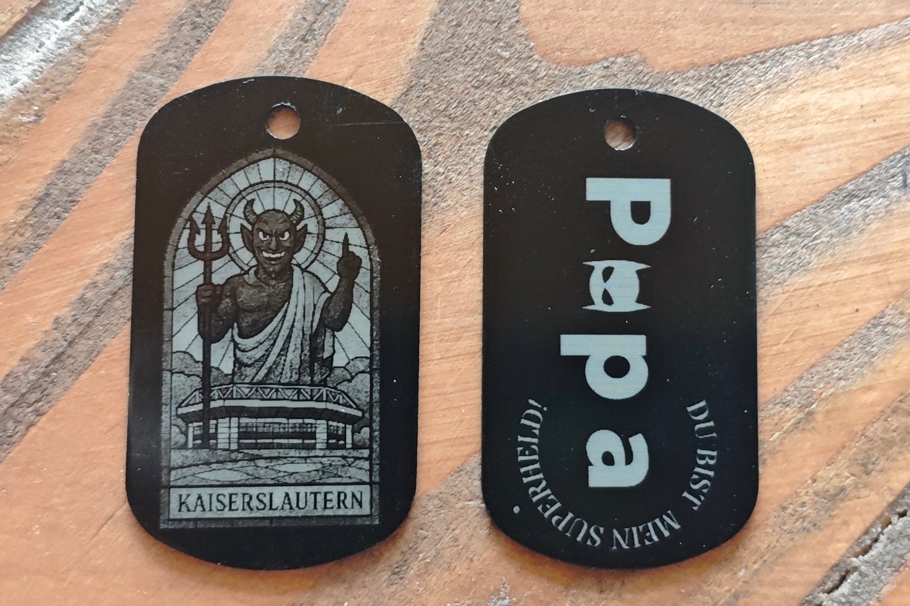 Personalisierter Dog-Tag Anhänger schwarz 4,5×3 cm – mit Wunschgravur, Foto, Name oder Text