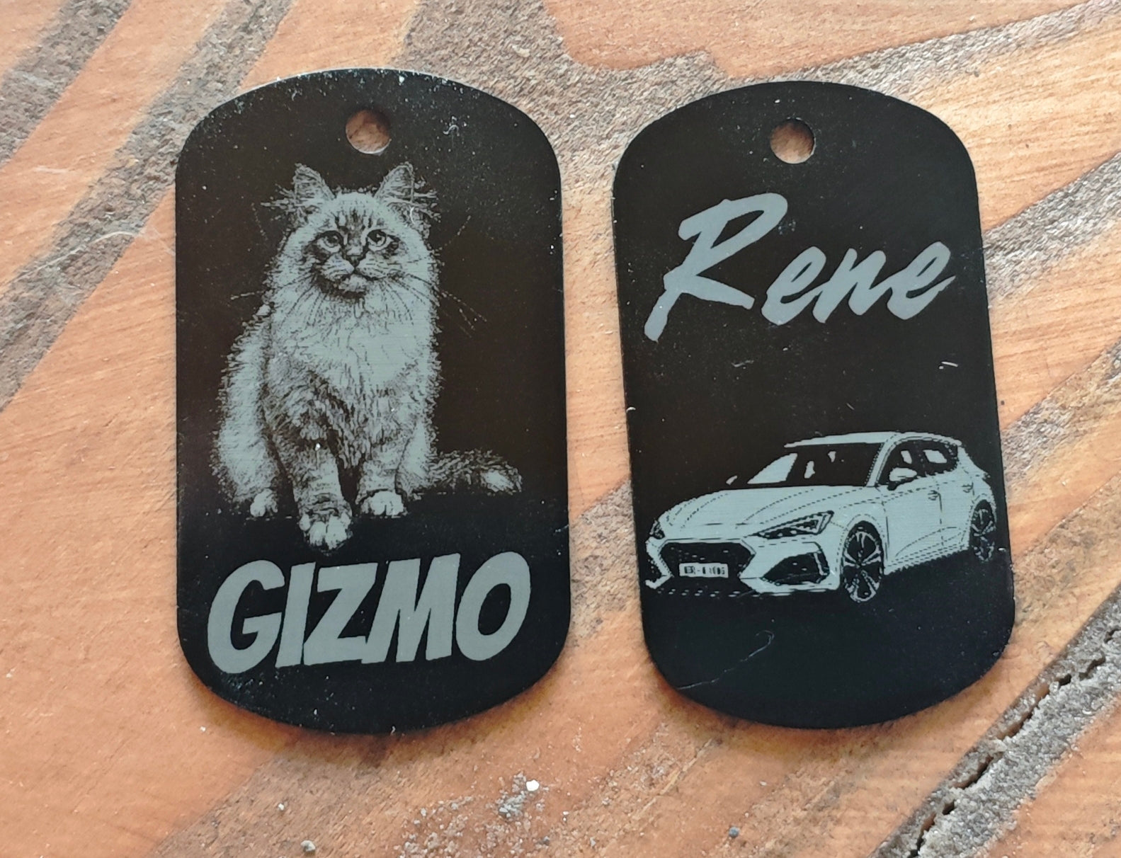 Personalisierter Dog-Tag Anhänger schwarz 4,5×3 cm – mit Wunschgravur, Foto, Name oder Text